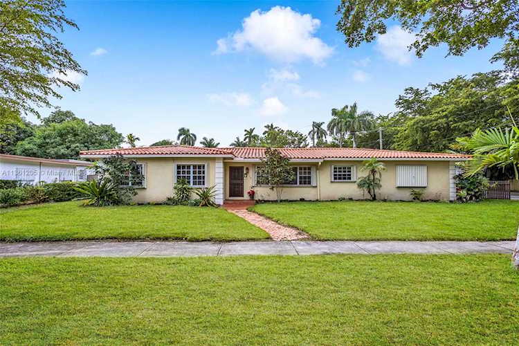 210 NE 124th St North Miami, FL 33161