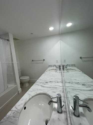 950 Brickell Bay Dr #1210 Miami, FL 33131