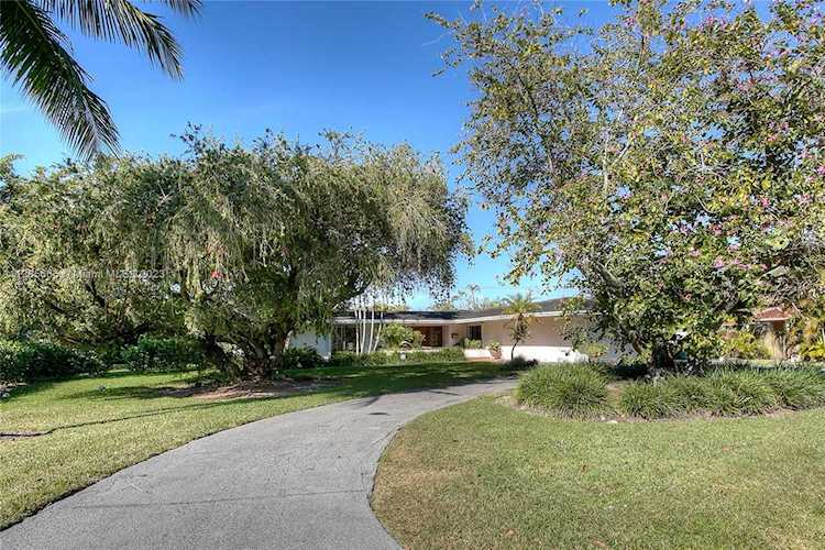 9670 SW 96th Ct Miami, FL 33176