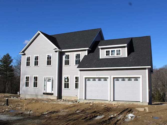 10 Oak Bluff Ln Leicester, MA 01524