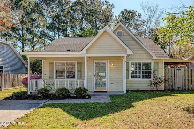 Real Estate & property in Wilmington NC at 3901 Fawn Creek Drive in the Fawn Creek community Photo 1