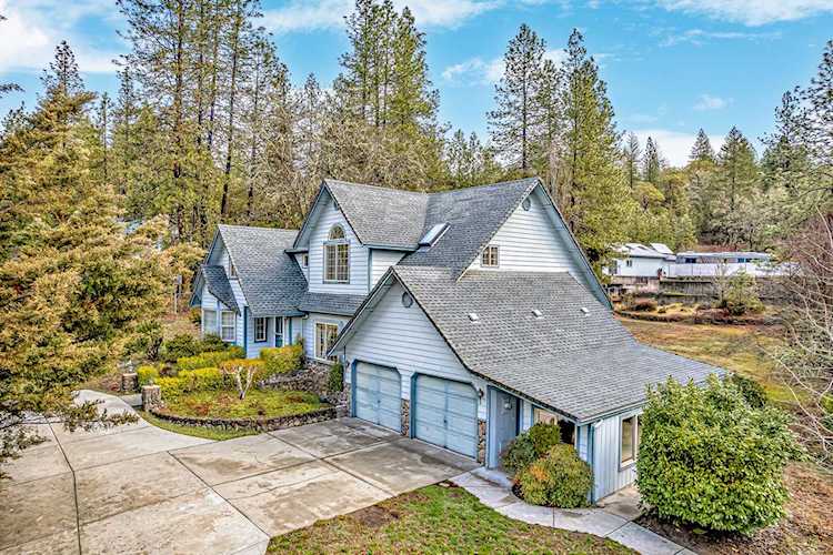 3592 E Evans Creek Rd Rogue River, OR 97537