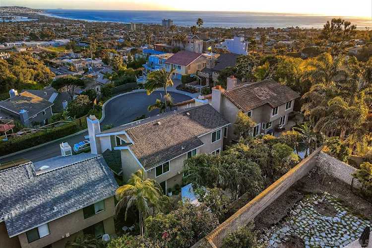 1322 Kaimalino San Diego, CA 92109
