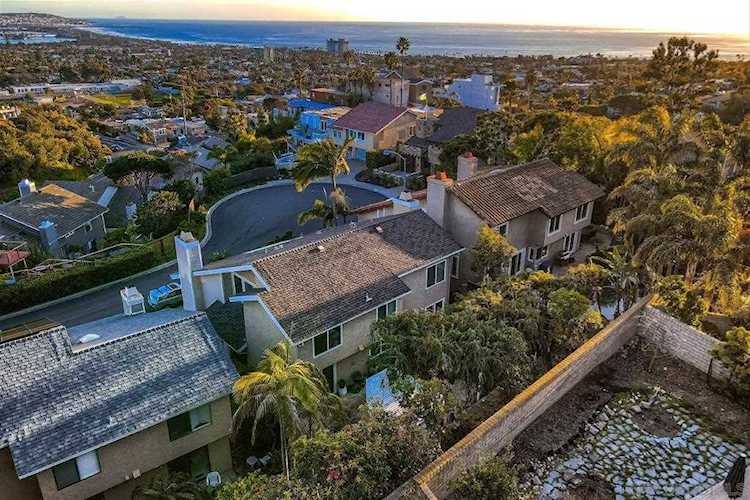 1322 Kaimalino San Diego, CA 92109