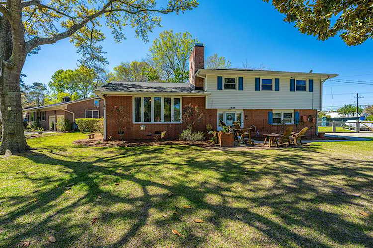 1595 Holton Place Charleston, SC 29407