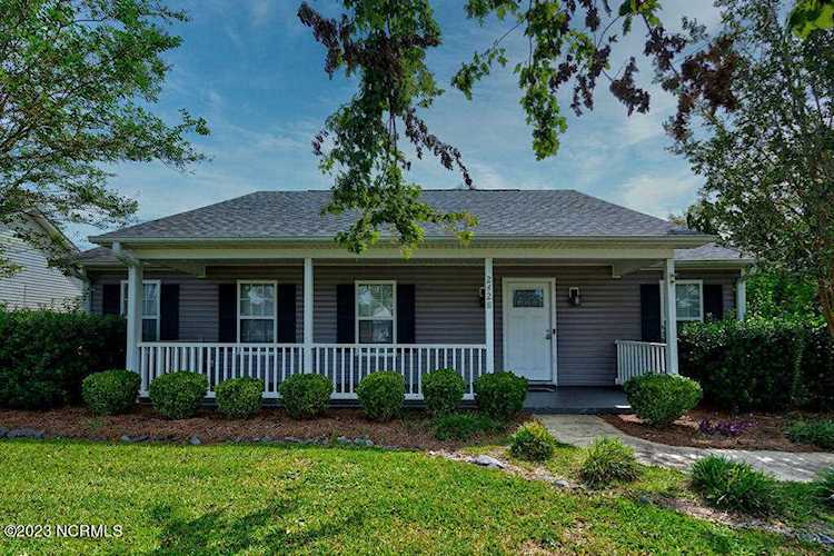 Real Estate & property in Wilmington NC at 2428 White Road in the Alamosa Place community Photo 1