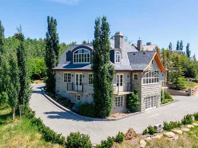 6 Slopes Grove SW Calgary, AB T3H 3Y7