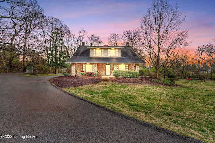 11904 E Osage Rd Anchorage, KY 40223