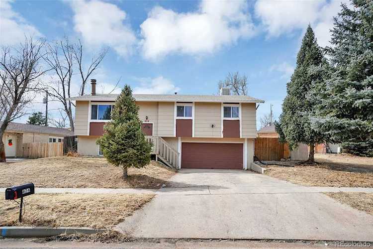 824 Holmes Dr Colorado Springs, CO 80909 | MLS® 4883950 Photo 1