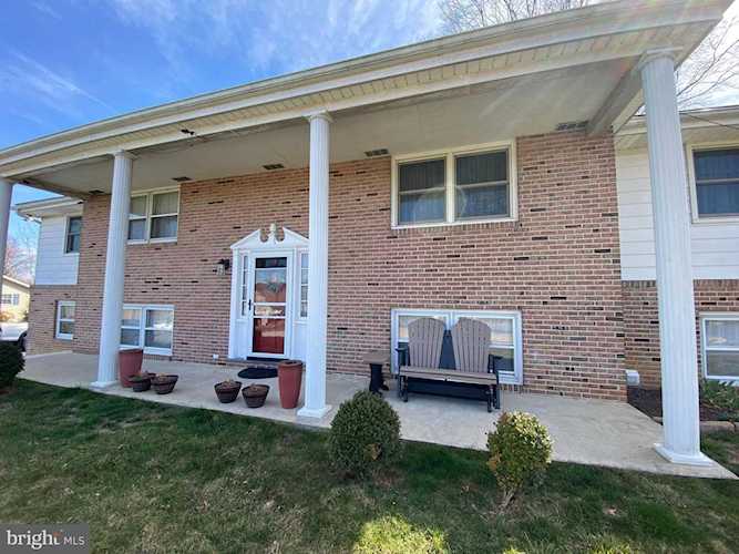 789 Alandale Dr Chambersburg, PA 17202