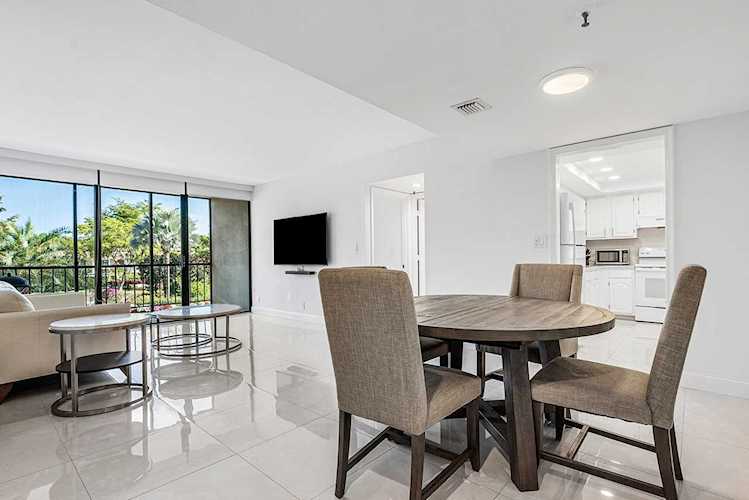 6875 Willow Wood Dr #2023 Boca Raton, FL 33434