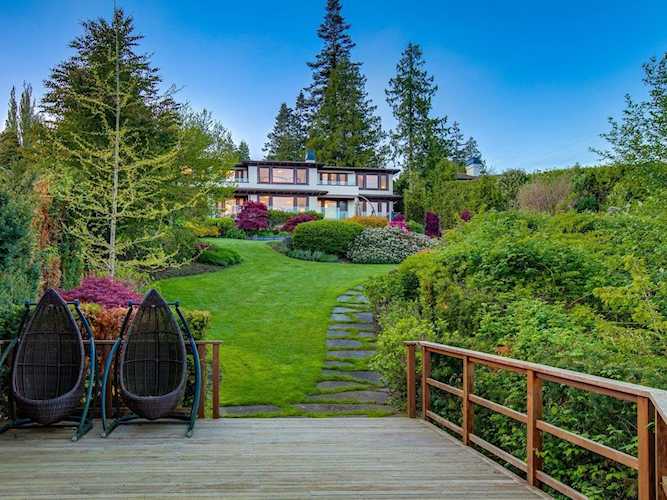 13720 Marine Drive White Rock, BC V4B 1A4
