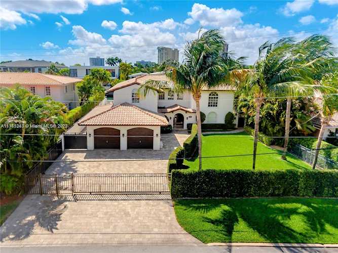 1950 NE 118 Rd North Miami, FL 33181
