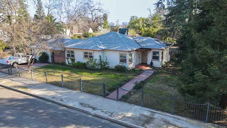 619 W Grove Ave Visalia, CA 93291 | MLS 222764 Photo 1