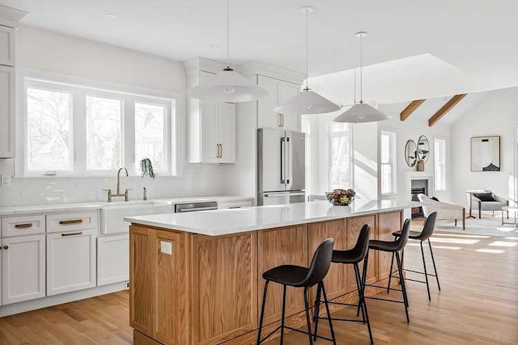 38 Grove Street Reading, MA 01867