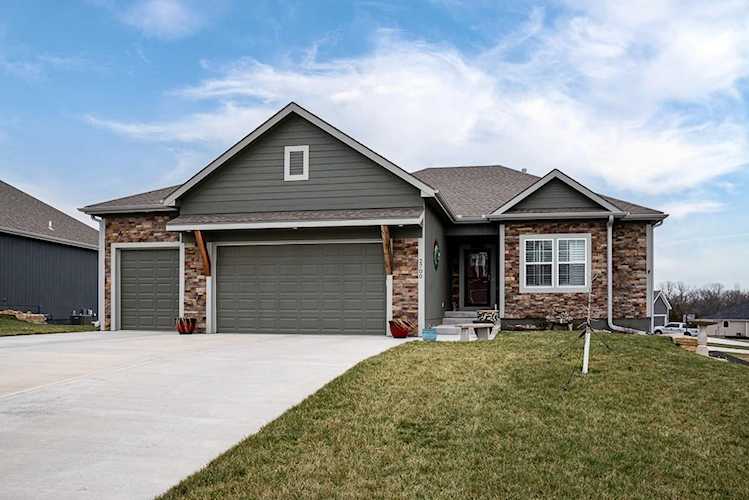 2700 Meadow Brook Ct Tonganoxie, KS 66086 | MLS 2426779 Photo 1