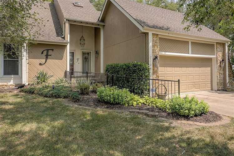25706 NE Colbern Rd Lee's Summit, MO 64086