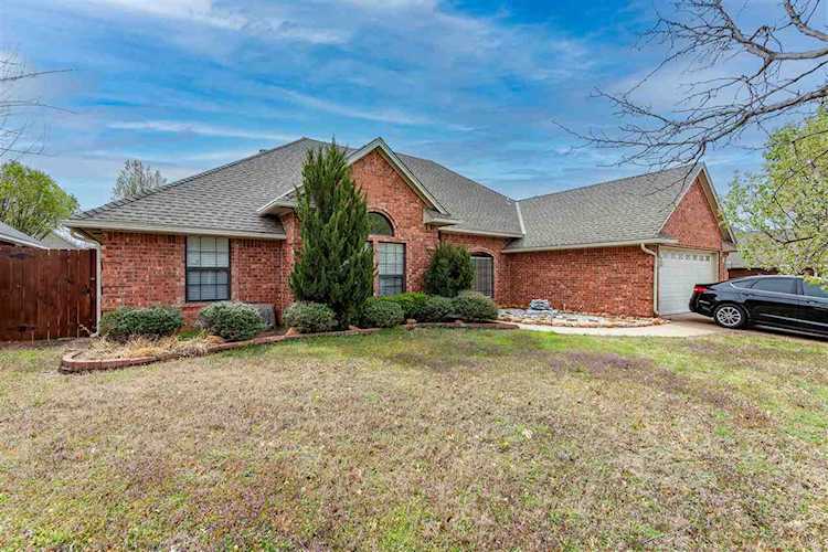 3107 NE Mayflower Ave Lawton, OK