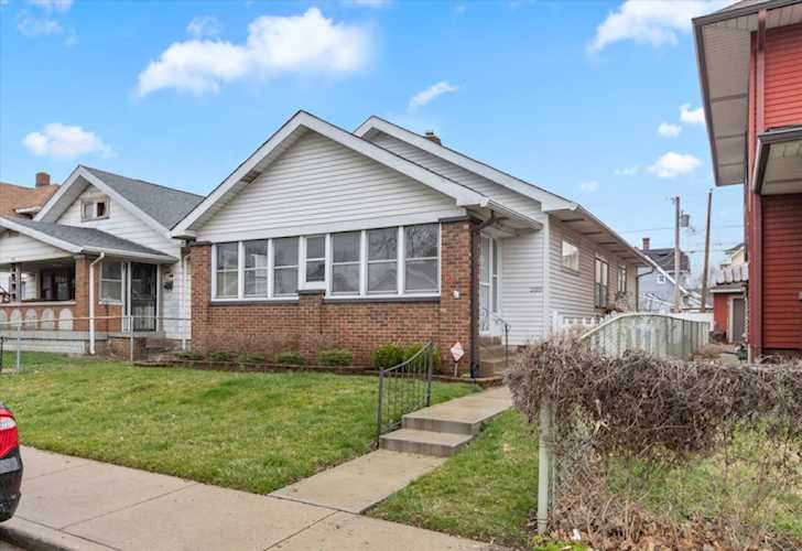 205 N Mount St Indianapolis, IN 46222 | MLS 21911572 Photo 1