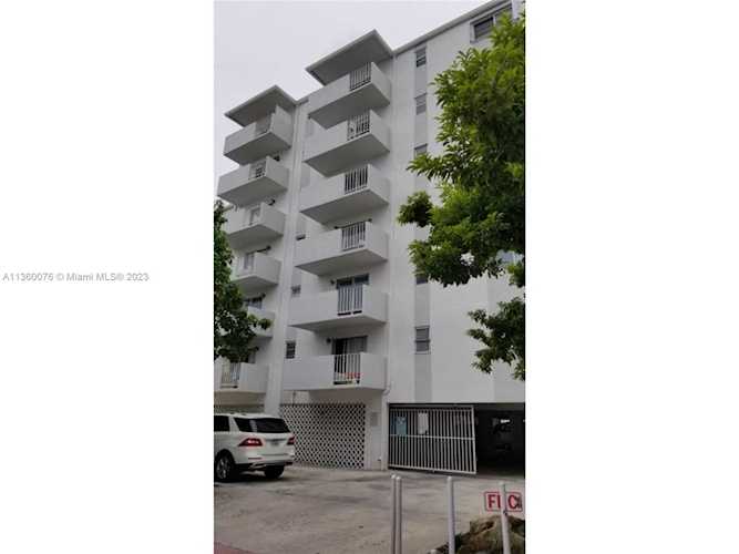 240 Collins Ave #6C Miami Beach, FL 33139