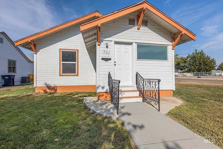 223 Cleveland Blvd Caldwell, ID 83605