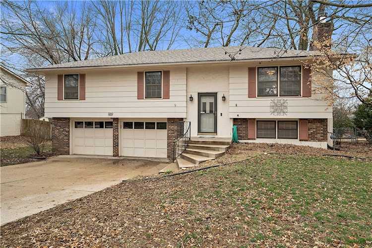 504 Brookridge Dr Harrisonville, MO 64701 | MLS 2426813 Photo 1