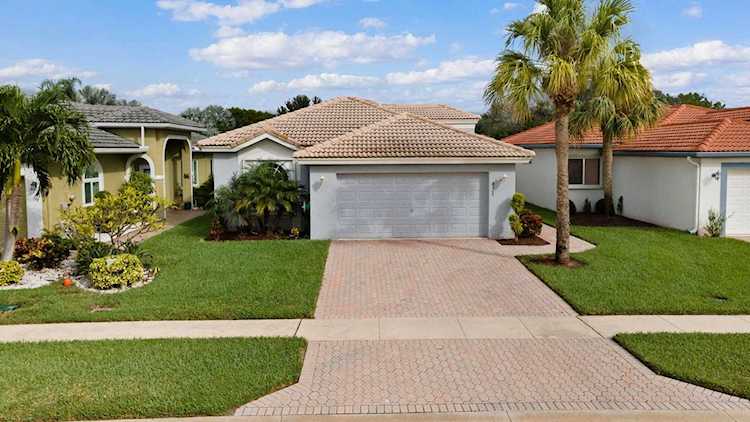8233 Brindisi Lane Boynton Beach, FL 33472