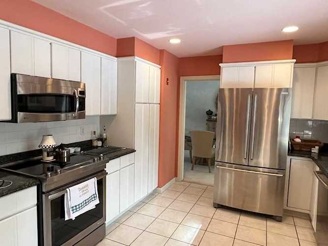14 Old Lantern Cir Paxton, MA 01612
