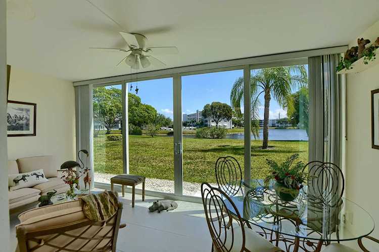 1109 Oakridge V Deerfield Beach, FL 33442