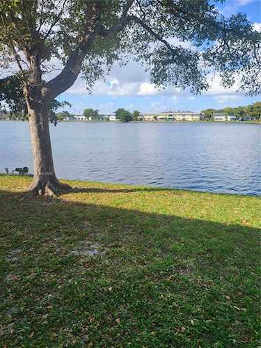 19080 NE 3rd Ct #301 Miami, FL 33179