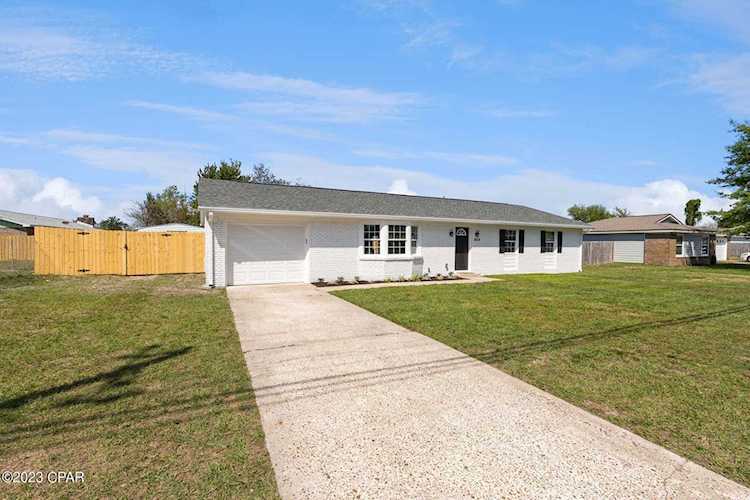 1028 Venetian Way Panama City FL 32405 737835 Venetian Villa home for sale This is a charming and modern home that is perfect for families or those who love entertaining. As... Photo 1