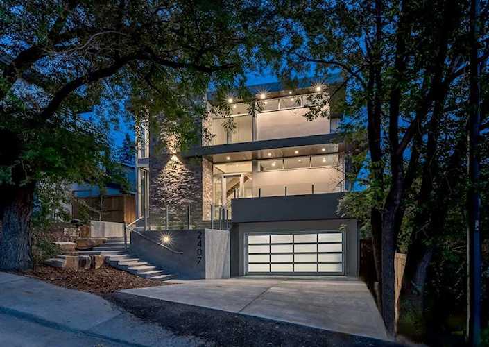 2407 13 Ave NW Calgary, AB T2N 1L7