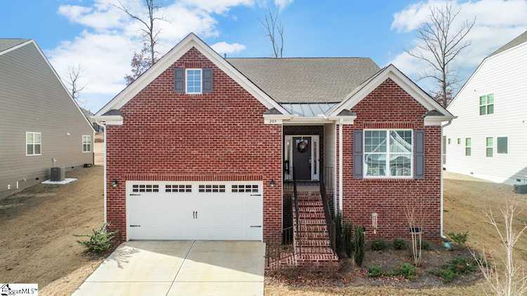 209 Double Crest Dr Taylors, SC 29687