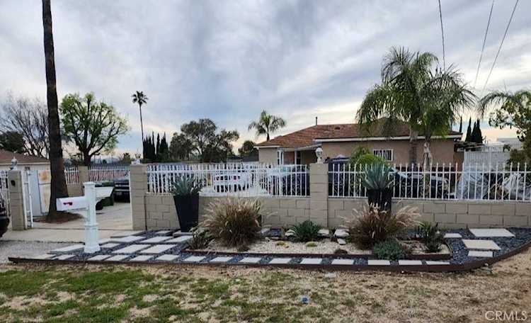 13835 Dronfield Place Sylmar, CA 91392