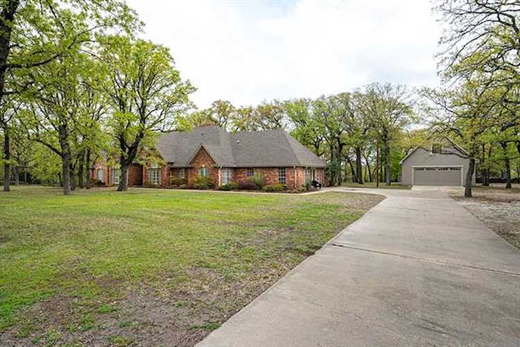 425 Rustic Oaks Road Seagoville, TX 75159