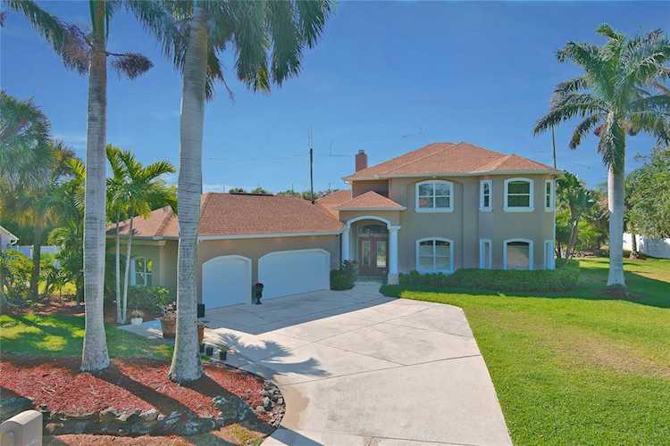 2217 Royal Oaks Dr Rockledge, FL 32955