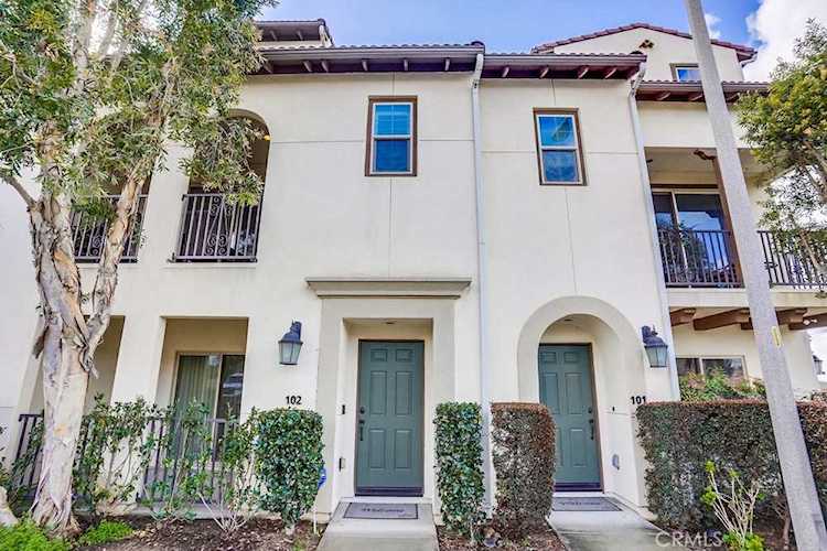 2950 E 19th St #102 Signal Hill, CA 90755 | MLS PW23047656 Photo 1