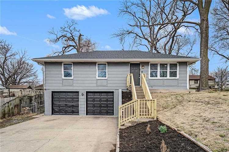 2204 Rose St Leavenworth, KS 66048 | MLS 2426797 Photo 1