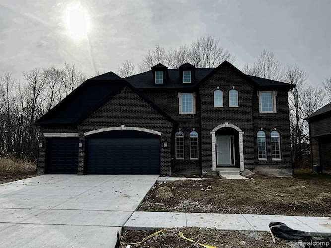 56057 Barnes Macomb Twp, MI 48042