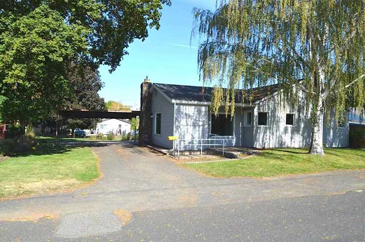 9 E State St St John, WA 99171