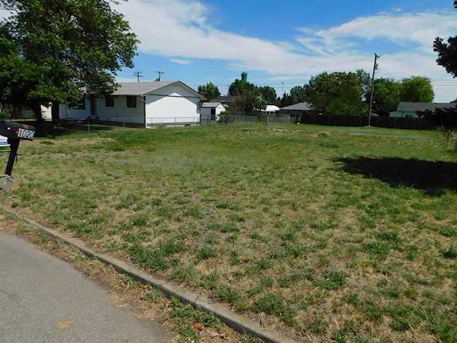 1021 S Lundstrom St Airway Heights, WA 99001