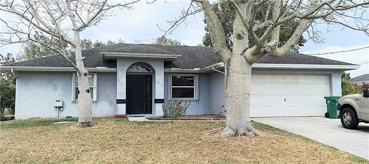 6521 NW Molton Cir Port Saint Lucie, FL 34983
