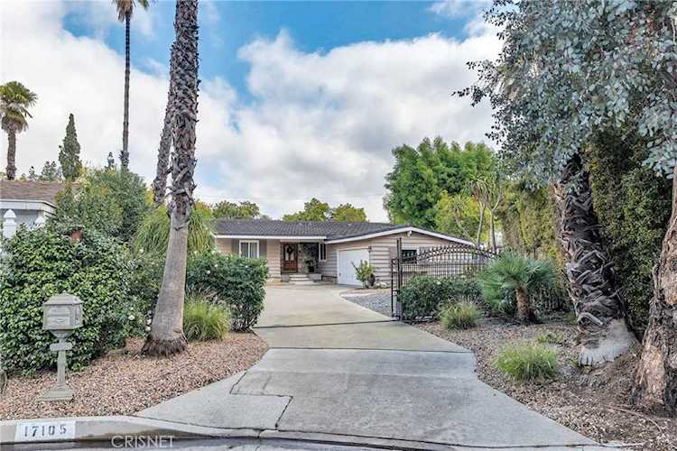 17105 Raymer St Sherwood Forest, CA 91325