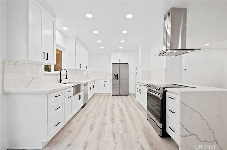 21434 Alamo St, Woodland Hills, CA 91364 | RubyHome Photo 1