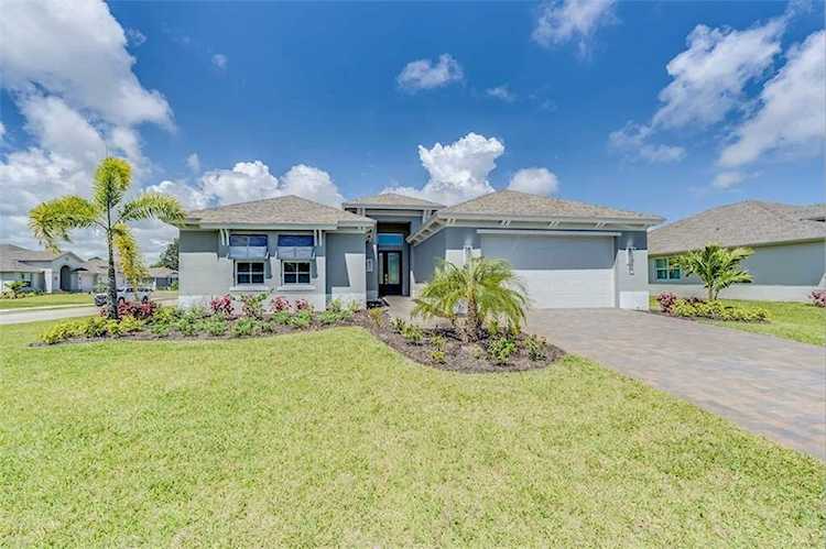 1975 Magnolia Ln Vero Beach, FL 32963