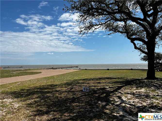 19 Royal Oaks Circle Fulton, TX 78358