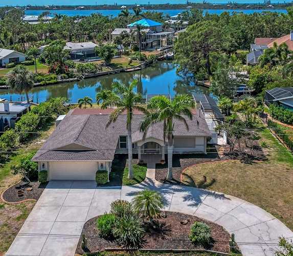 1221 Bayshore Dr Englewood, FL 34223
