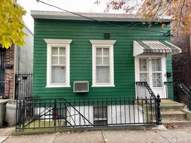 35-27 10th Street Long Island City, NY 11106