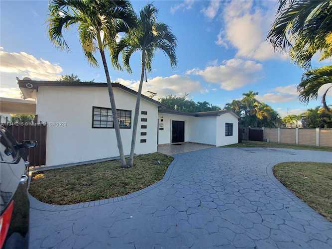 2120 SW 84th Ave Miami, FL 33155