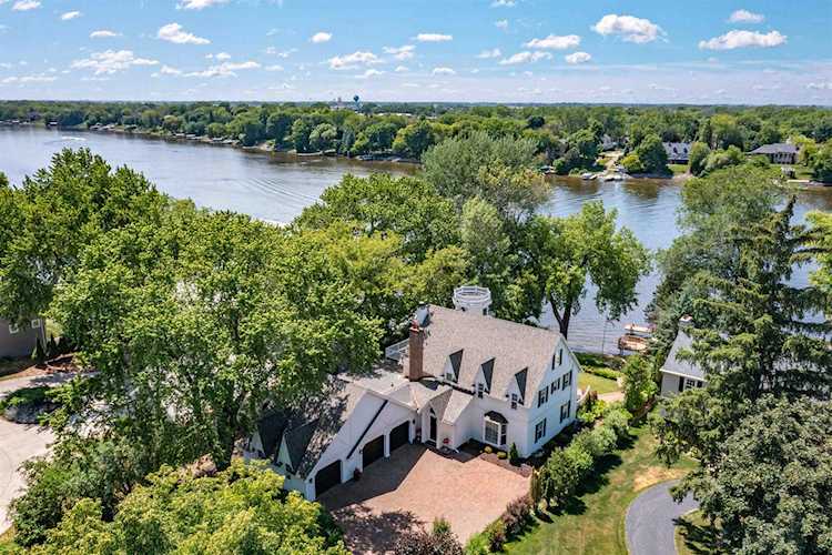 1424 Fox River Dr De Pere, Town of Ledgeview, WI 54115-2435